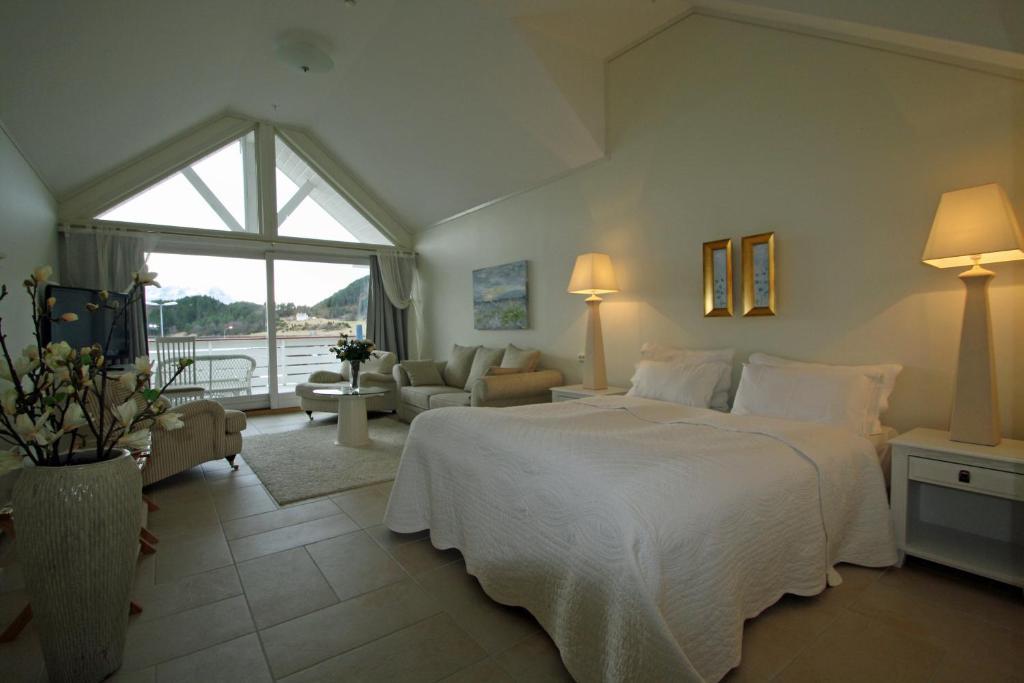 Sunde Fjord Hotel, Free And Easy Parking Solavagen Quarto foto